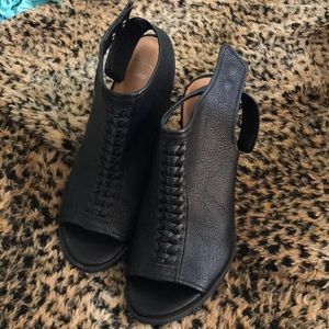 Black wedges!